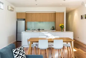 Bradman: Quiet Style. Steps to City + Swan St Vibe - Image 4