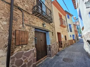 A complete house in a strategic location - Image 3