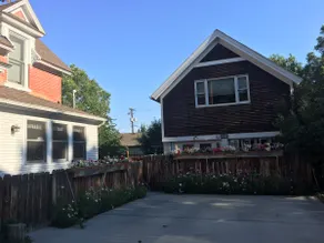 Walk to Downtown! Historic Studio with Sun - Image 4