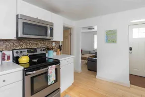 Private+Beautiful Downtown Pad- Near Church St - Image 3
