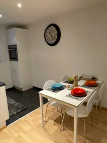Cozy apartment in a prime location in Zurich district 4 - Image 3