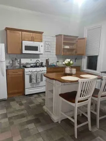 Cozy and Convenient 1-Bedroom suite. - Image 2