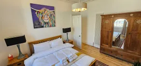 Lovely 1-Bedroom Unit Near Edinburgh Castle - Image 2