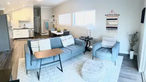 The Upper Deck - Trendy Loft on private wooded lot - Image 4