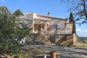 House with pool facing the Chateau de Lourmarin - Image 5