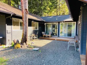 Forest Hideaway House with hot tub and trail - Image 2