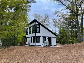 Ridge Way | Walk to Glen Arbor | Pet-Friendly | Close to Sleeping Bear Dunes - Image 4