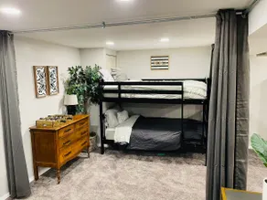 Fully renovated basement apartment - Image 4