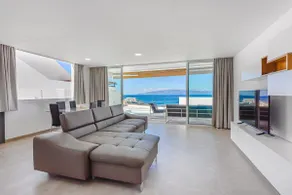 Beautiful bungalow with a panoramic view and a private pool. - Image 3