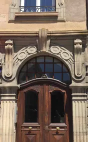 Charming refurbished 2 bedroom apartment close to the city center. - Image 2