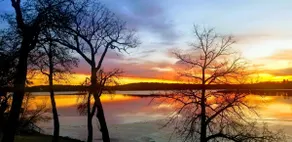 Large Family Lake Oasis with exquisite log furniture charm! - Image 3