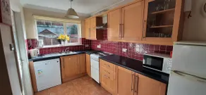 Free pool/ Family friendly home 3 min walk to town - Image 3