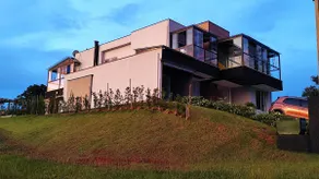 STUNNING HOUSE ON THE DAM - Image 4