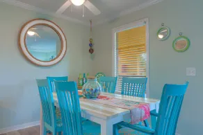 Best location on the island! King bed./beach items - Image 4