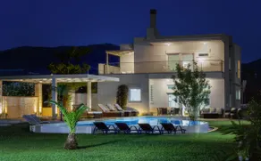 WATERFRONT PRIVATE PEACEFUL SPACIOUS LUXURY VILLA - Image 3