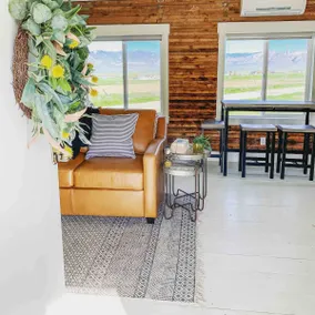 Wild Acres Farmhouse with Private Hot Tub - Image 3