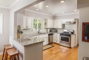 Great Spacious Family Home close to Lake - Image 3