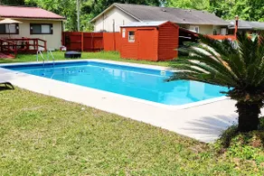 Nice house with pool and wide spaces - Image 4