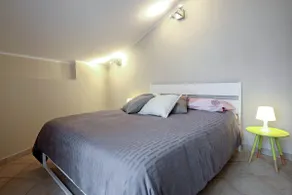 B&B Portanova 3 Queen + 1 Full Bed - Image 5