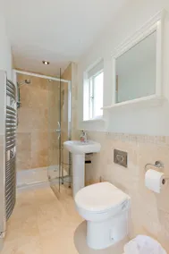 Lovely self-contained annex with shower room - Image 4