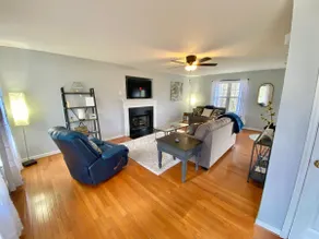 Charming Cul-de-sac Retreat | Double Master + Garage + Home Office - Image 2