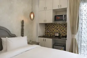 Ultra Luxe Couple Studio BathTub Service Apartment - Image 4