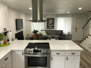 Luxury Brand New Remodeled 3 Bedroom Duplex! - Image 4