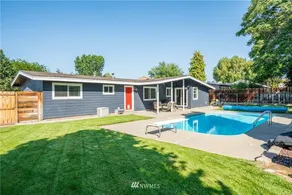 The Red Door Retreat with Huge Pool and Hot Tub - Image 3