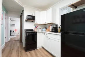 Serene & Quiet Cottage | Office | 5 Min to RH - Image 3