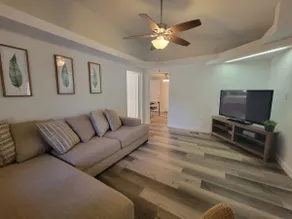 1-BD suite w/ private entrance local to everything - Image 1