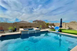 Beautiful House with Pool and Spa - Image 3