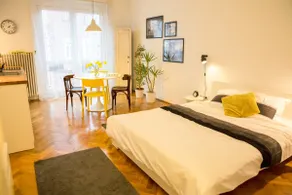 Jazmin's cute and stylish apartment - Image 2