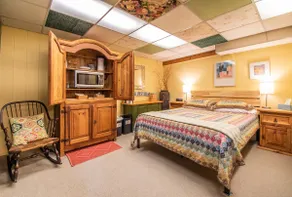 Charming, Private 2 Bed Montlake Suite w/ Parking - Image 4
