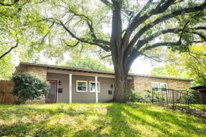 Cozy, Extra Clean and Fully Renovated - Sleeps 2 - Image 2