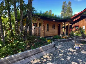 Smiley's Cabin - Image 2