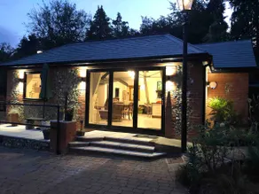 Spacious, level, luxury home with log burner - Image 2