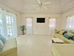 Unique 2 Bed Platinum Villa 4 mins drive to beach - Image 3