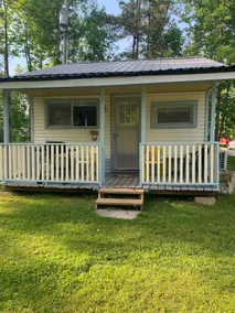 Carol's Cozy Cottage at Oliphant Family Campground - Image 2