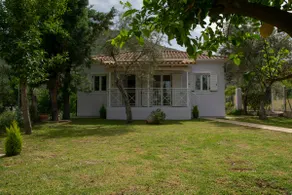 Small villa near the Helike commuter rail station. - Image 5
