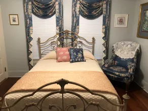 1800's Victorian Home ~SWAN House~ 5 miles off I65 - Image 5