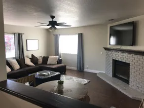 Beautiful Home, Central Coast - Image 5
