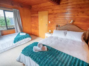 Fiordland Getaway - Te Anau Holiday Home - Image 3