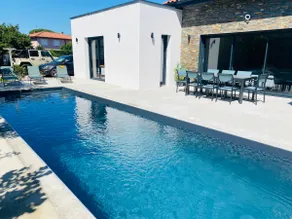 Beautiful villa with heated swimming pool - Image 4