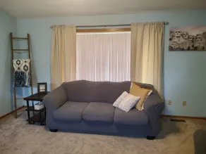Home in Yankton near the lake - Image 4