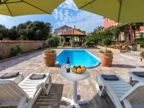 Luxury Villa with swimming pool - Image 3