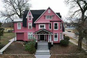 The Rose Inn C | KING 1BD/1BA Apt near Downtown - Image 3