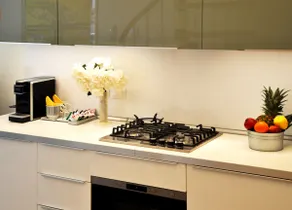 Bright, modern apartment downtown - Image 4