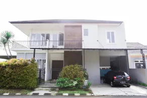 Sharia Villa House @ Bogor with a View of Mount Salak - Image 2