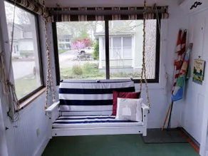 Wonderful Cottage 3 Blocks from the Lake/Downtown - Image 3