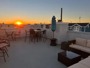 Hear the Surf from the Rooftop Deck! 3B/2B House - Vacation or Work at the Beach - Image 2